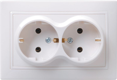 РС12-3-КБ Розетка 2местн. с з/к без защ.штор. 16А КВАРТА (белый)